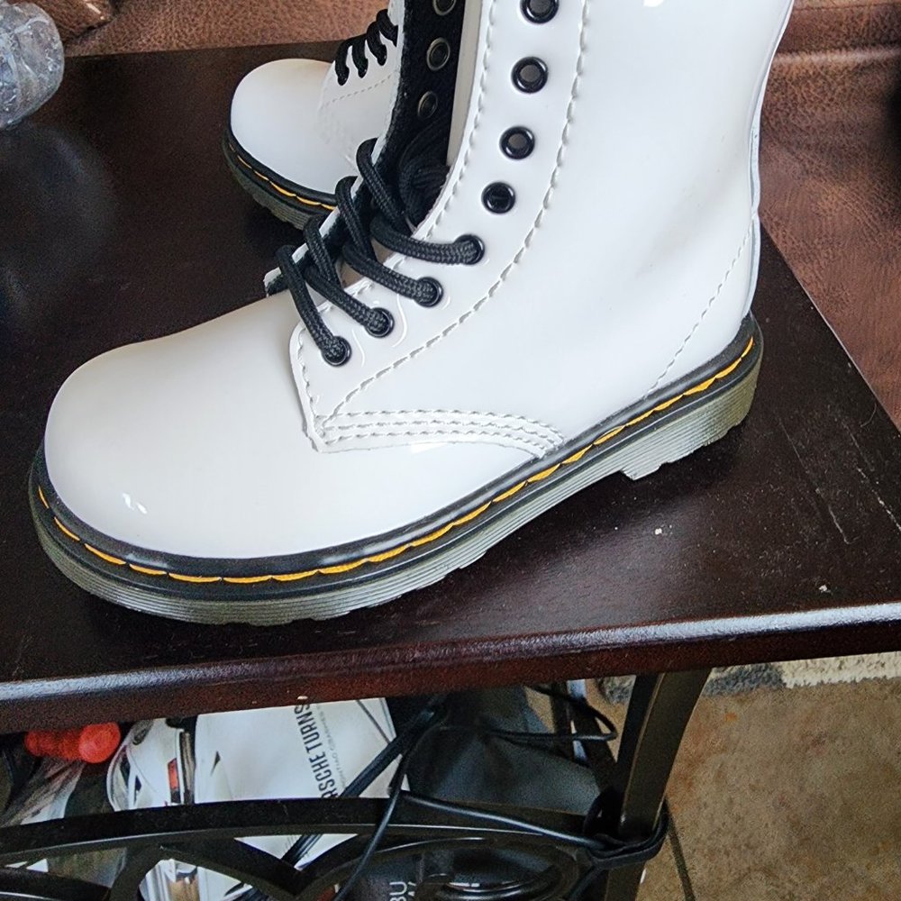DR MARTENS LITTLE KIDS SIZE 8 great condition DOC MARTENS